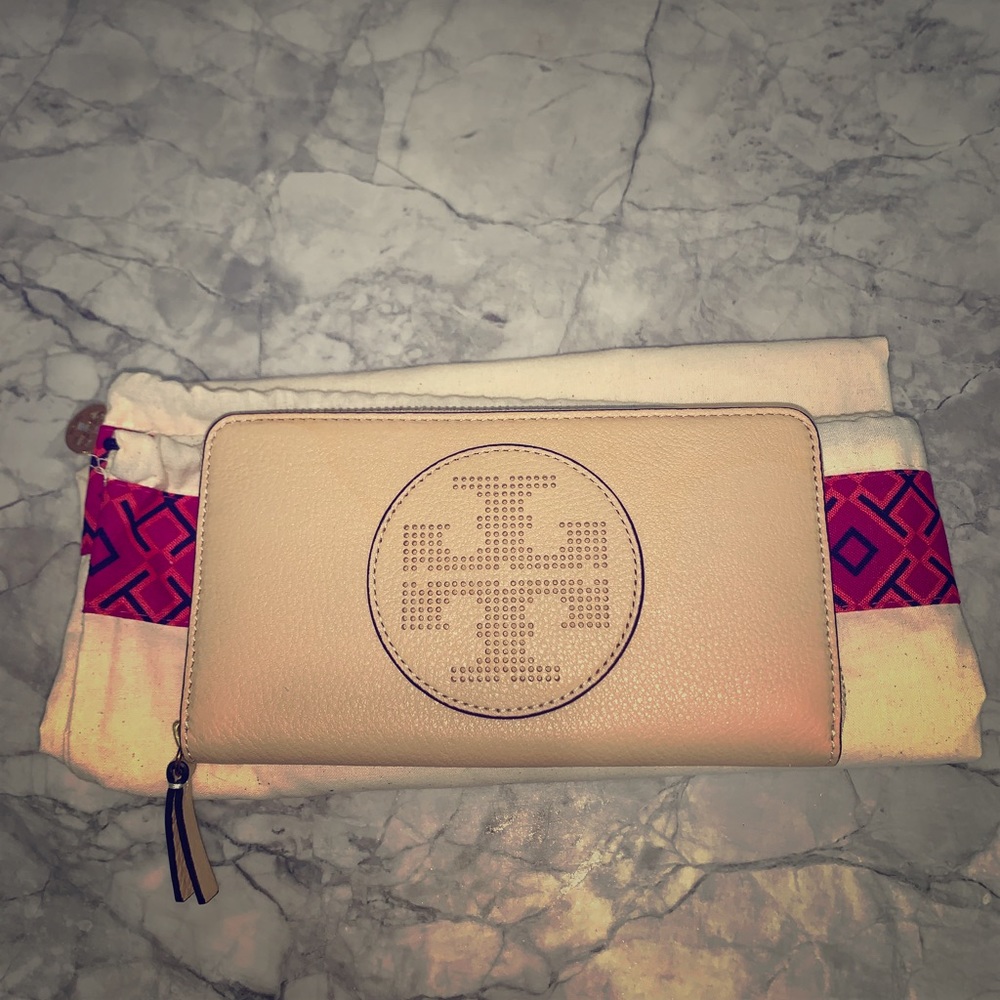 Tory Burch Perforated Logo Sand Dune Zip Wallet